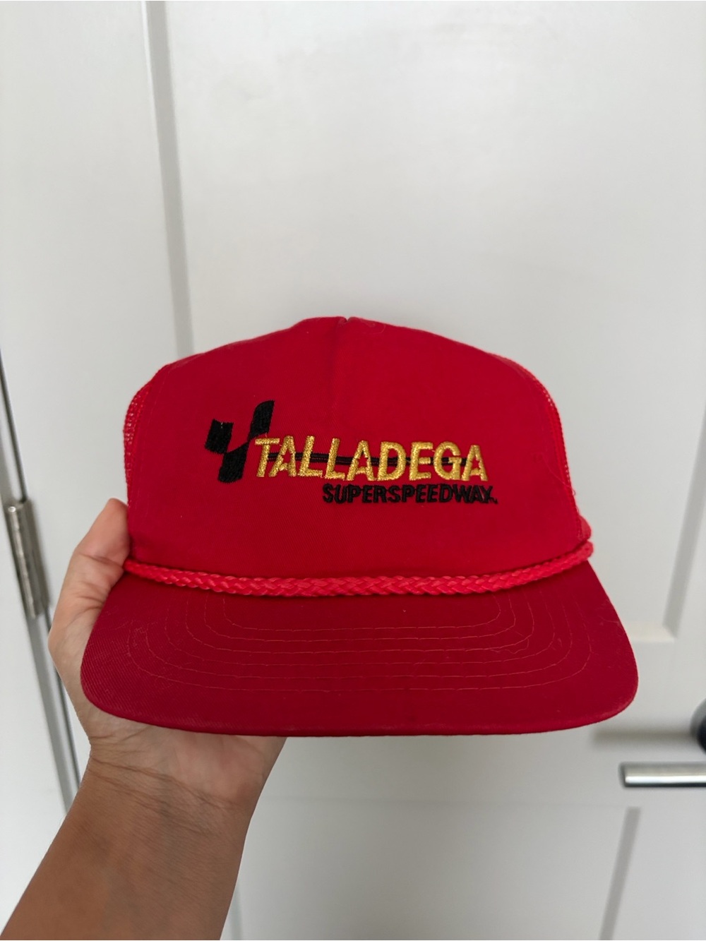 VINTAGE 9S TALLADEGA SUPER SPEEDWAY RED TRUCKER SNAPBACK HAT
